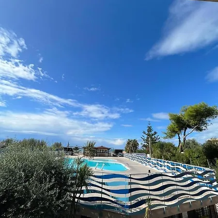 Aparthotel Miramare Small Village